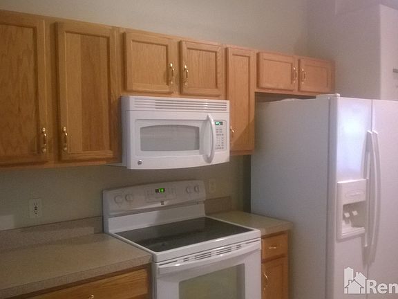 3rd image of 21 Boxwood Ln