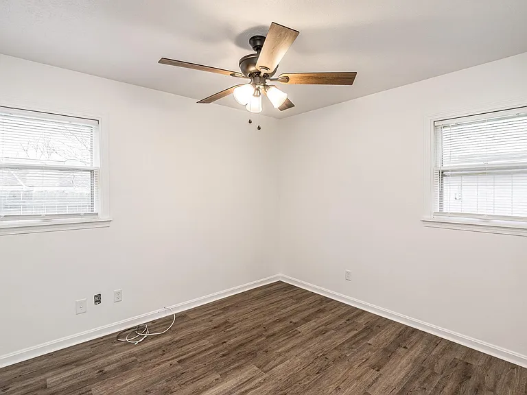 6910 Stablelake Ct — Photo 27