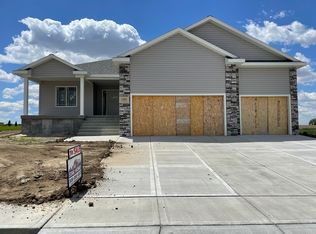 1203 W 33rd St, Hastings, NE 68901
