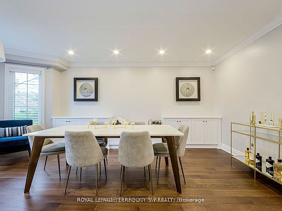 3rd image of 2025 Parklane Cres