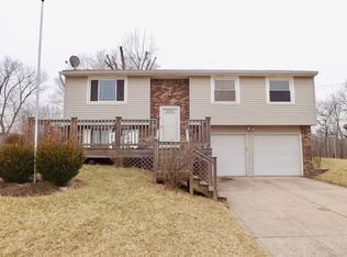592 N Greenbriar Dr, Greenwood, IN 46142