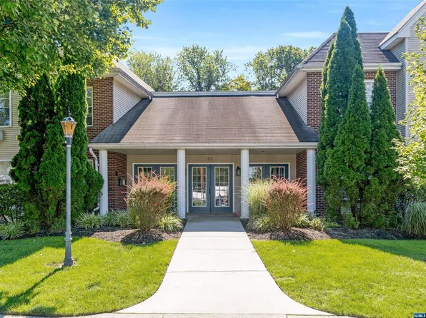 25 Crest St APT 114, Westwood, NJ 07675