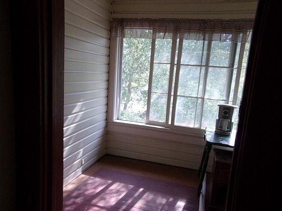 5th image of 624 1st St N APT 6