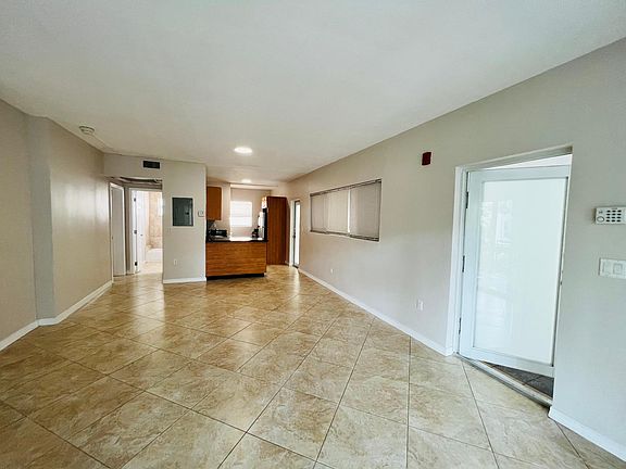3rd image of 948 Bay Dr