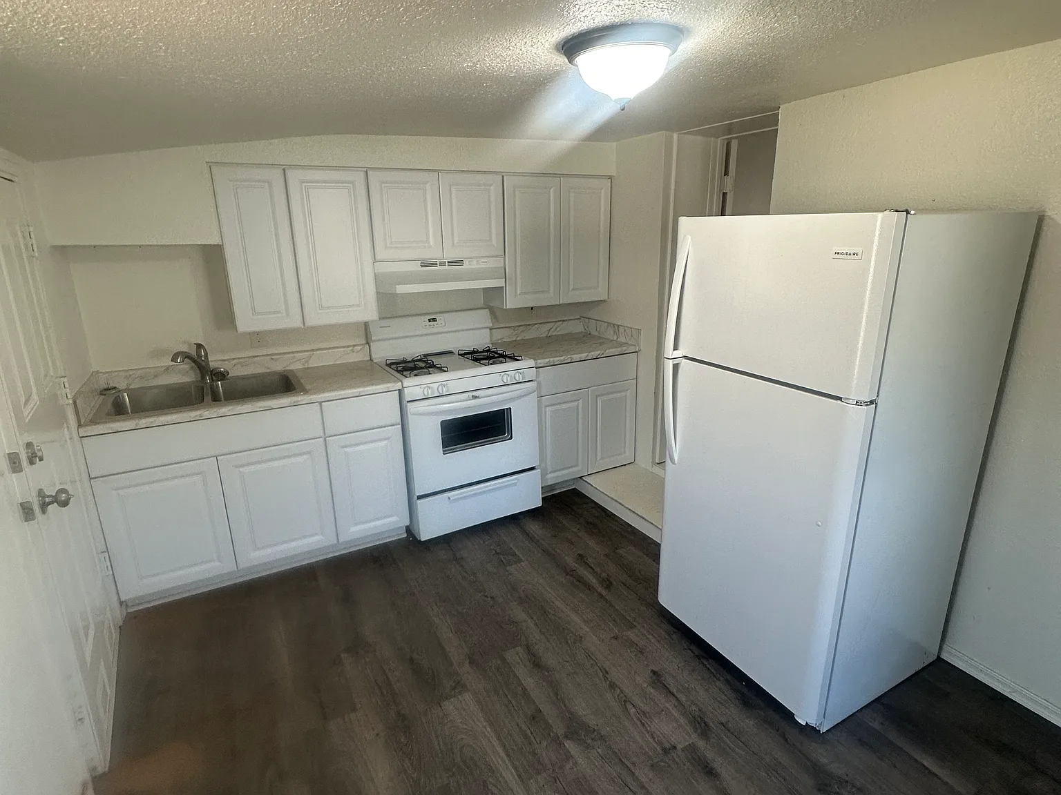 2 bed, 800 sqft, $1,095 — Photo 3