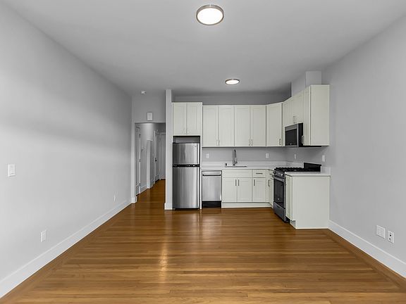 5th image of 1760 Golden Gate Ave APT 11