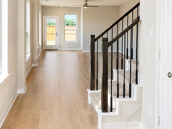 3rd image of 806 Mockingbird Passage Dr
