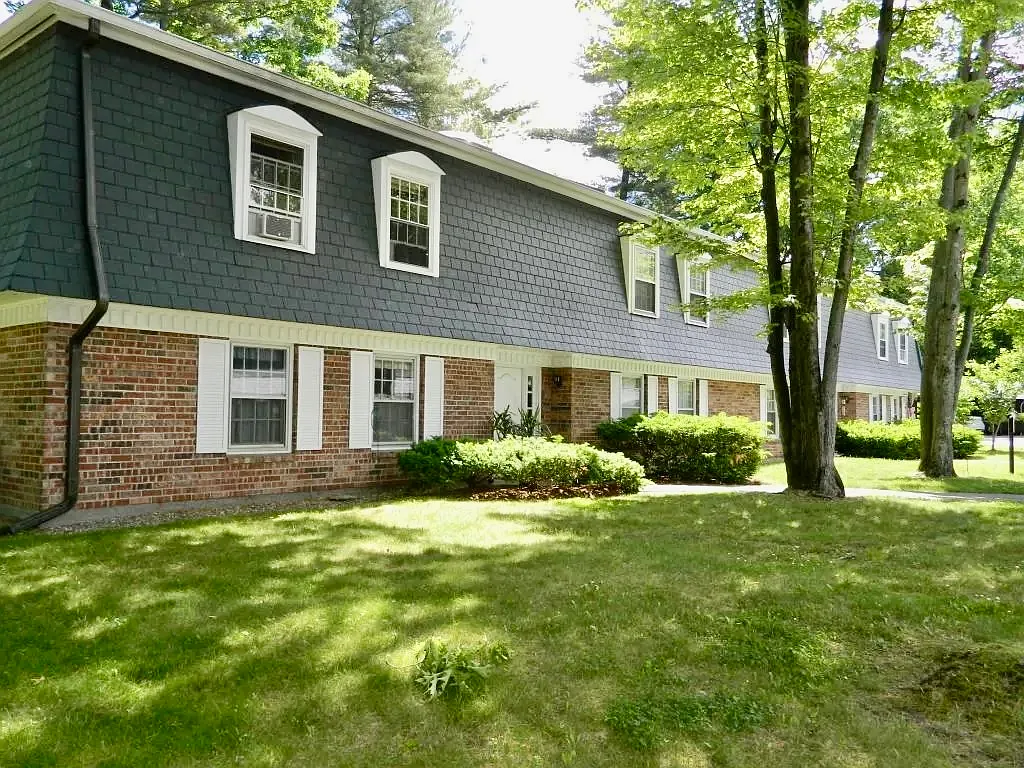 2 bed, 988 sqft, $2,490 — Photo 1