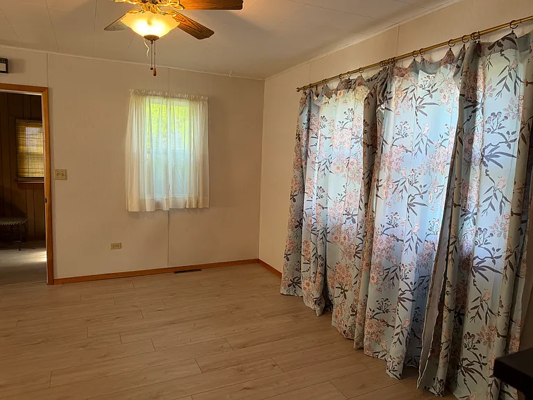 233 S Pine St — Photo 11