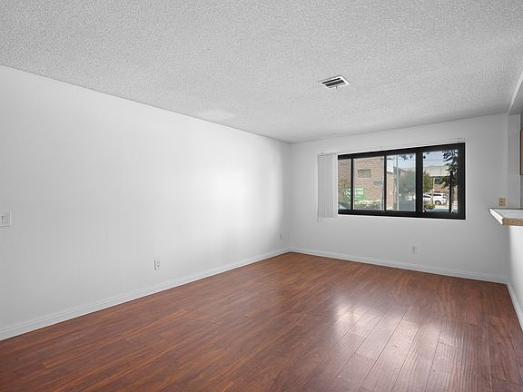 4th image of 16226 Vanowen St APT 101