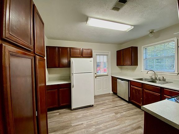 5th image of 725A Robindale Dr #725-B