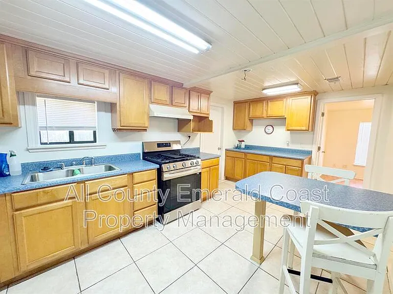 733 Beach Dr — Photo 16