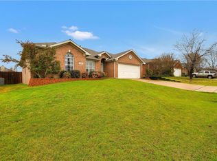 609 Douglas Dr, Mansfield, TX 76063
