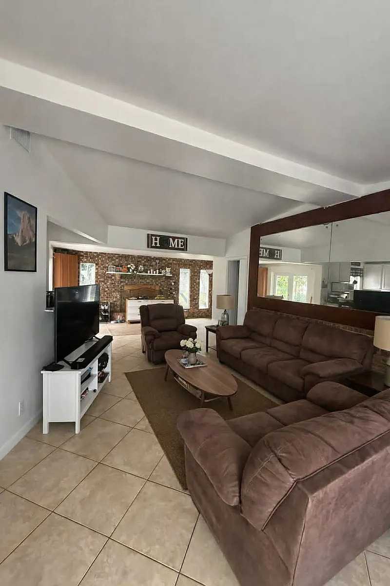 Building Photo - 1110 SW 42nd Ave