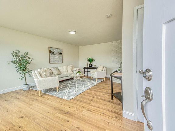 4th image of 344 Pueblo Dr