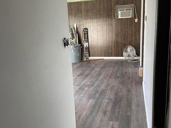 5th image of 710 E 72nd Pl #B