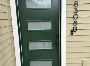 8308 9th Ave NW #B, Seattle, WA 98117