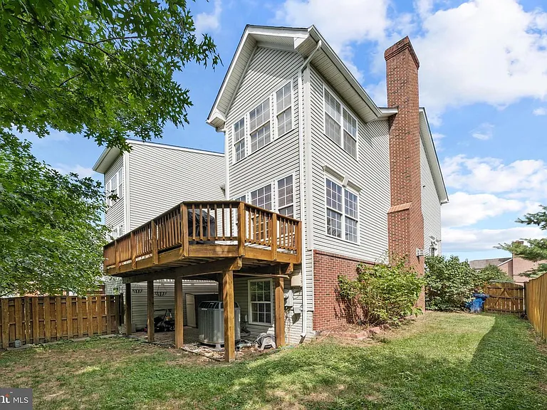670 McLeary Sq SE — Photo 35