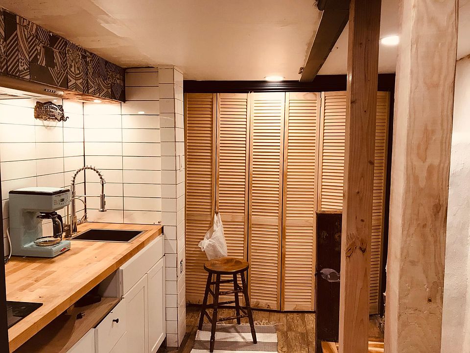 1st image of 909 S 49th St #1