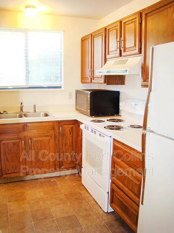 3 bed, 3.0 bath, 1340 sqft, $2,100 — Photo 4