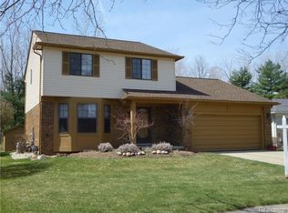 12898 Beresford Dr, Sterling Heights, MI 48313