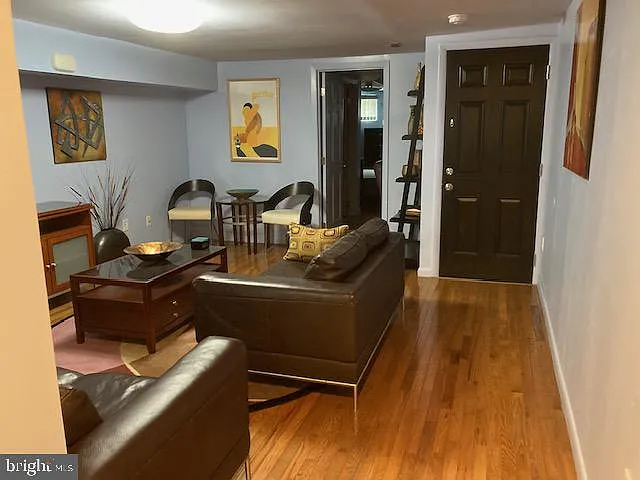 1 bed, 1.5 bath, 1450 sqft, $1,500 — Photo 2