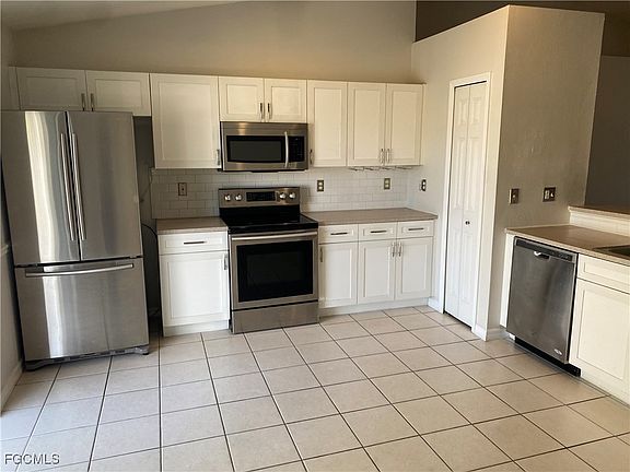 5th image of 1309 SW 14th Ter