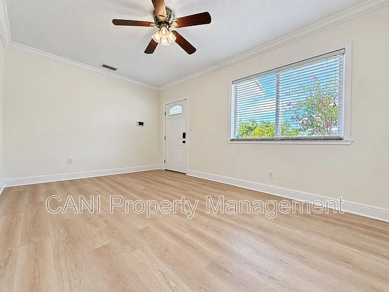4 bed, 2.0 bath, 1954 sqft, $2,595 — Photo 4