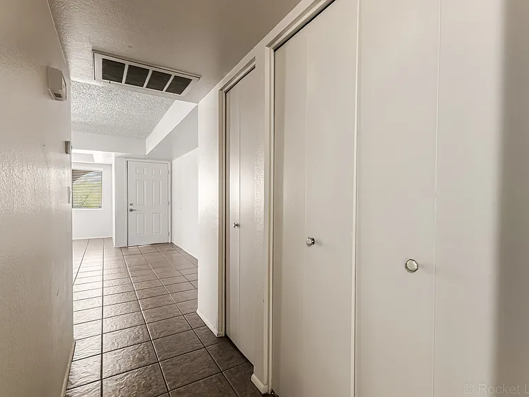 4717 W Bethany Heights Dr — Photo 1