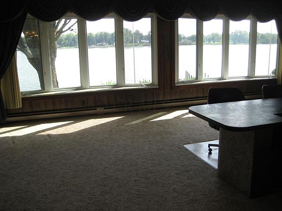 4th image of 155 Sprague Dr