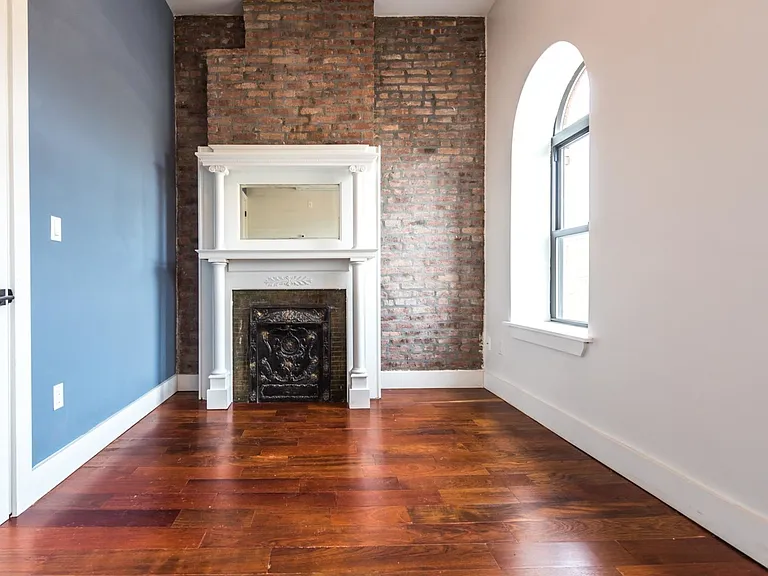 1863 Putnam Ave #2R — Photo 3