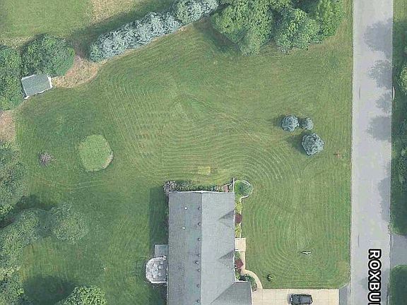 3rd image of 4332 Roxbury Dr