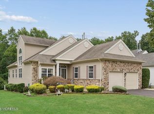 1 Gainsborough Ct, Manalapan, NJ 07726