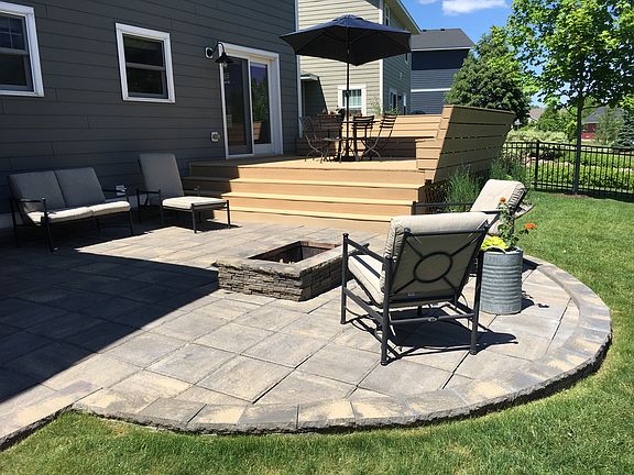 Paver Patio w/ Fire Pit