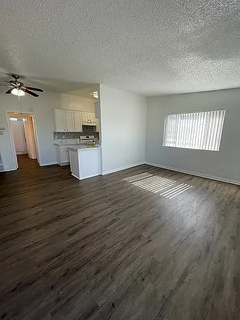 Hillside Plaza Apartments