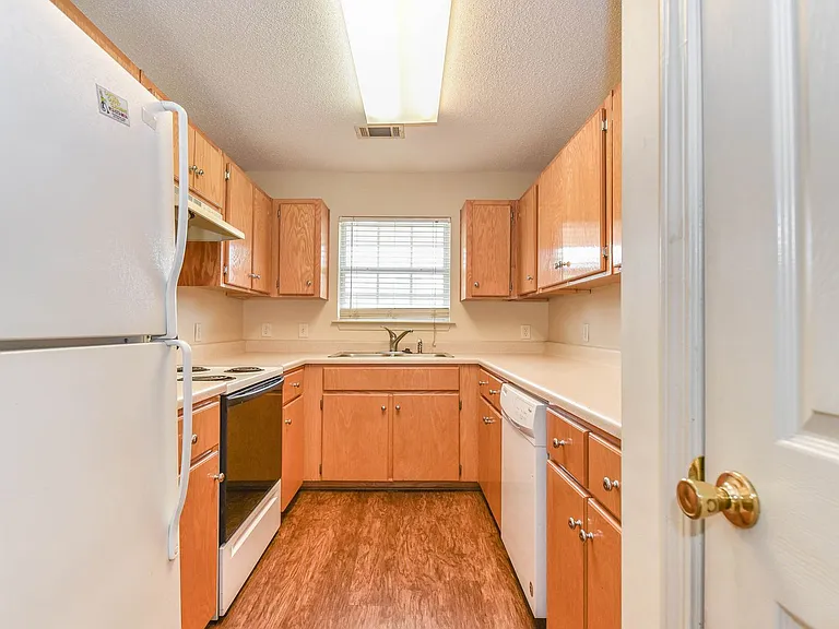 665 Rushing St — Photo 10