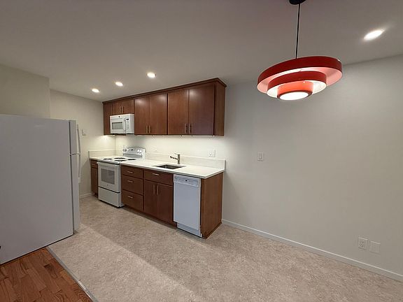 3rd image of 2950 Willamette St APT 3