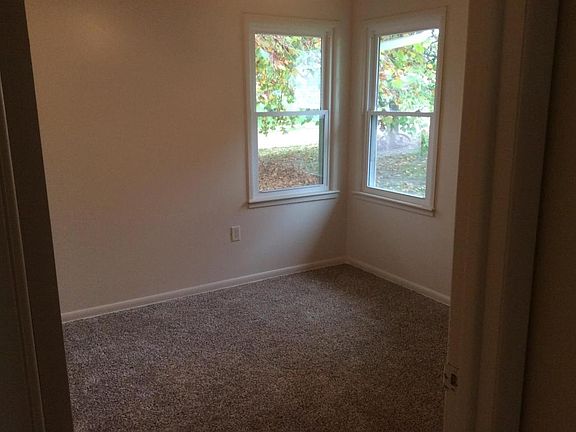 5th image of 909 W Price Ave