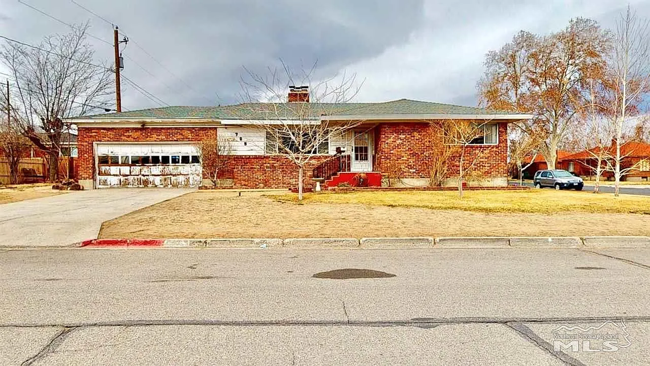 795 Thoma St photo 1