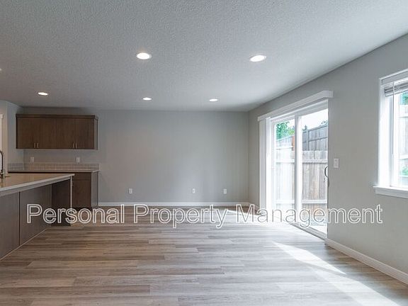 3rd image of 4803 NE 37th Ct