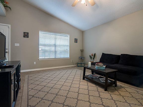 5th image of 329 Hilburn Pl