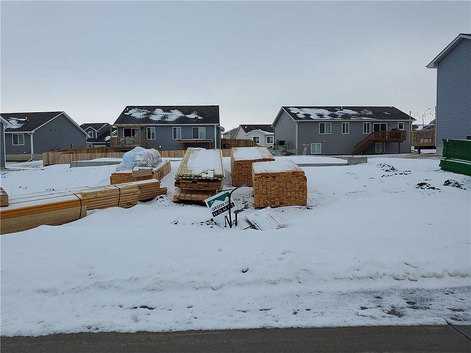 2nd image of 912 37th St SW