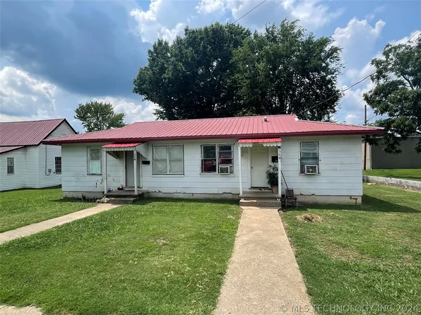 306 N 1st St, Stilwell, OK 74960