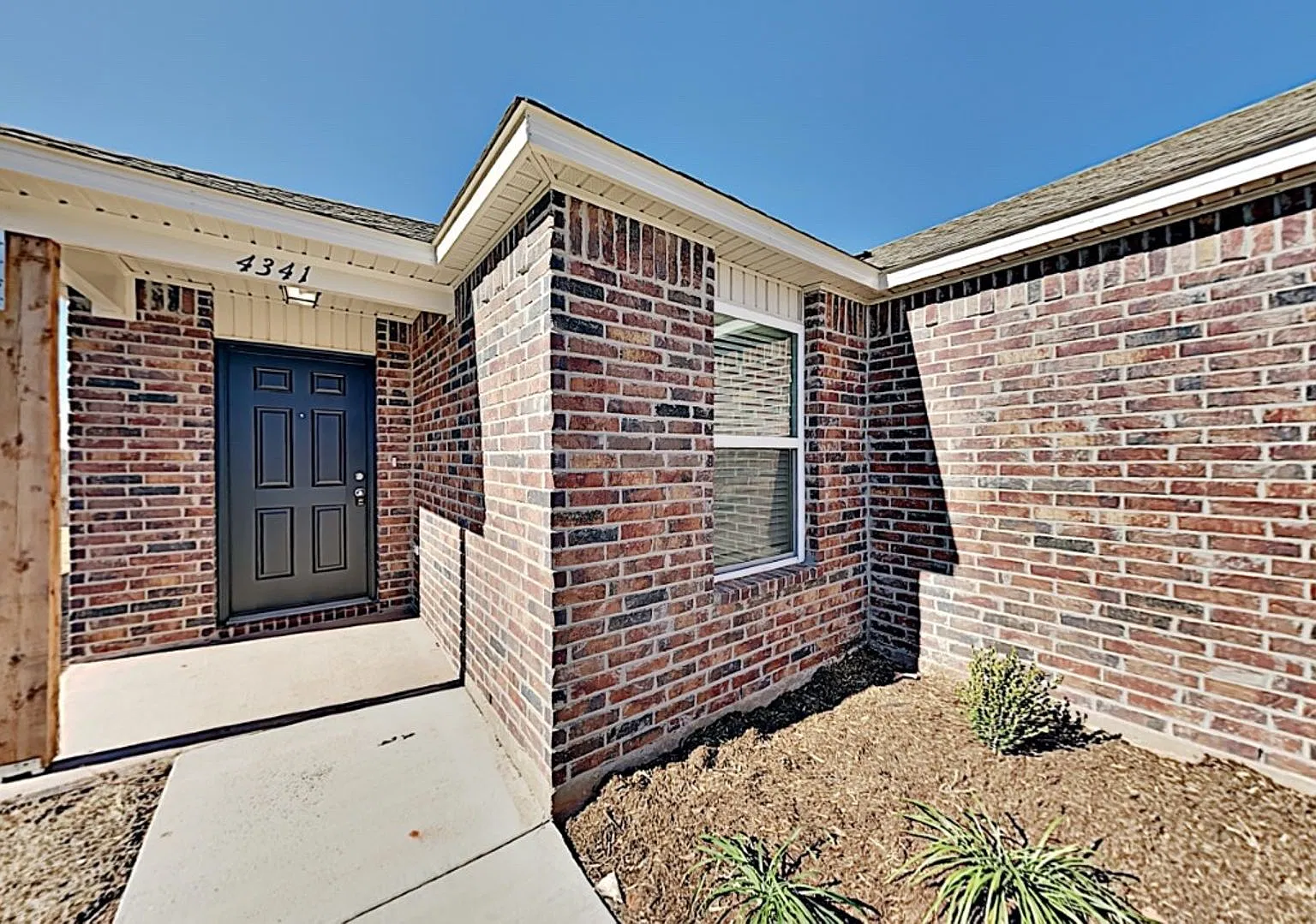 Very Nice 3 Bedroom 2 Bath Home in Mustang Schools — Photo 2
