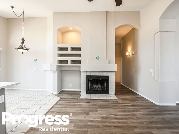 3rd image of 2104 E Wahalla Ln