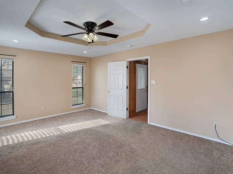 300 E Short St — Photo 23