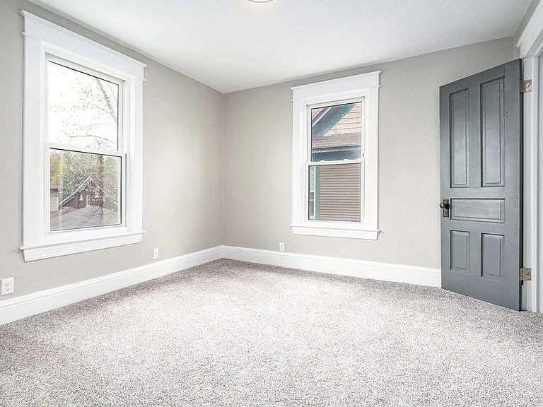 115 Marquette Ave — Photo 6