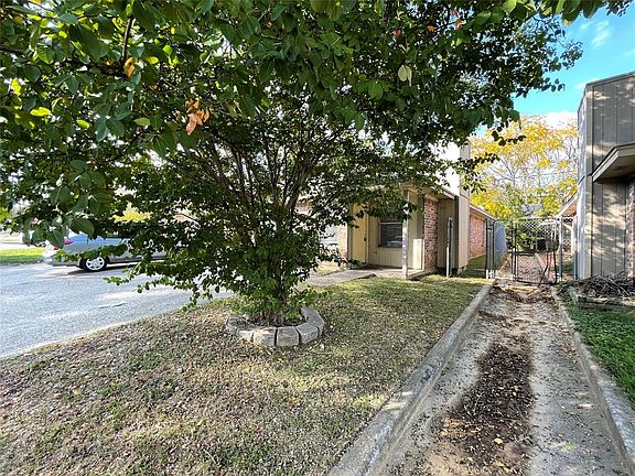 2nd image of 1611 Windsong Ln
