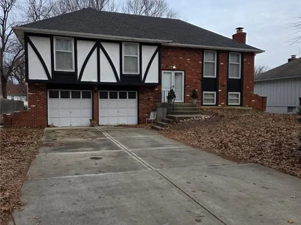 5711 Westgate St, Shawnee, KS 66216