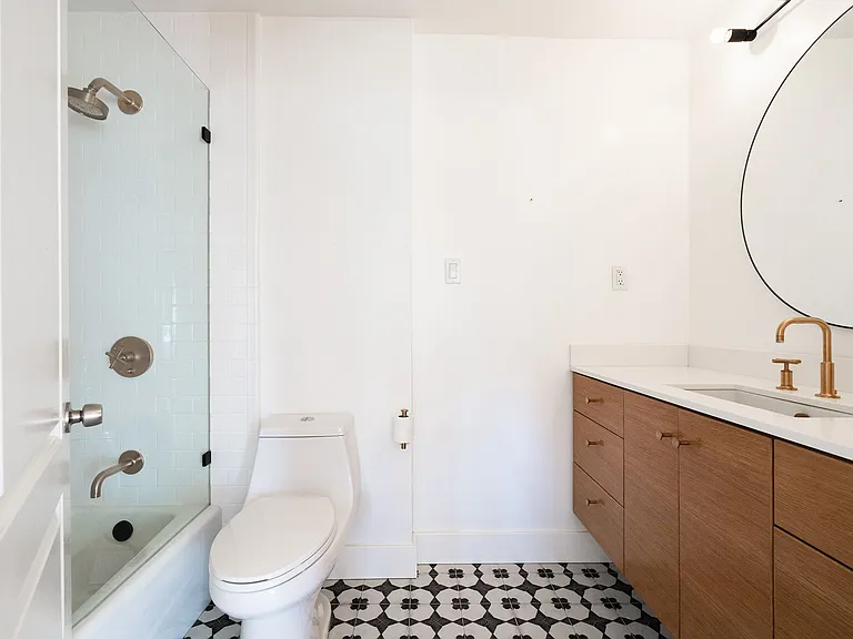 339 Isabel St — Photo 14